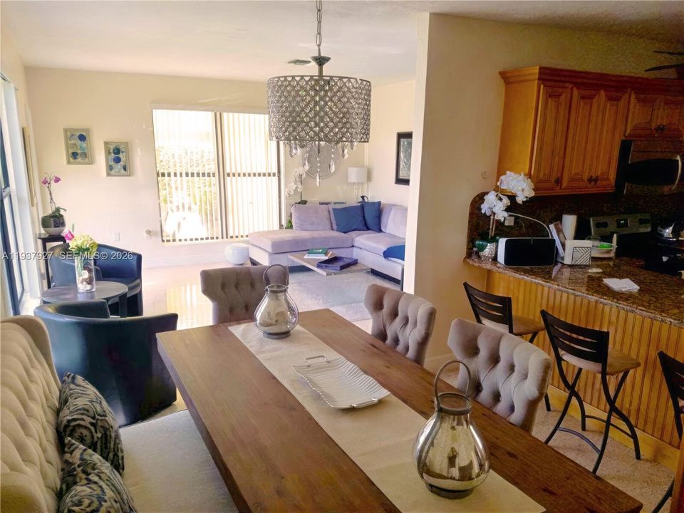 На продажу: $788,000 (4 спален, 2 ванн, 1395 Квадратных фут)