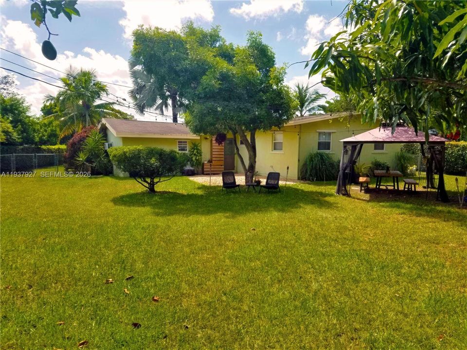 На продажу: $788,000 (4 спален, 2 ванн, 1395 Квадратных фут)