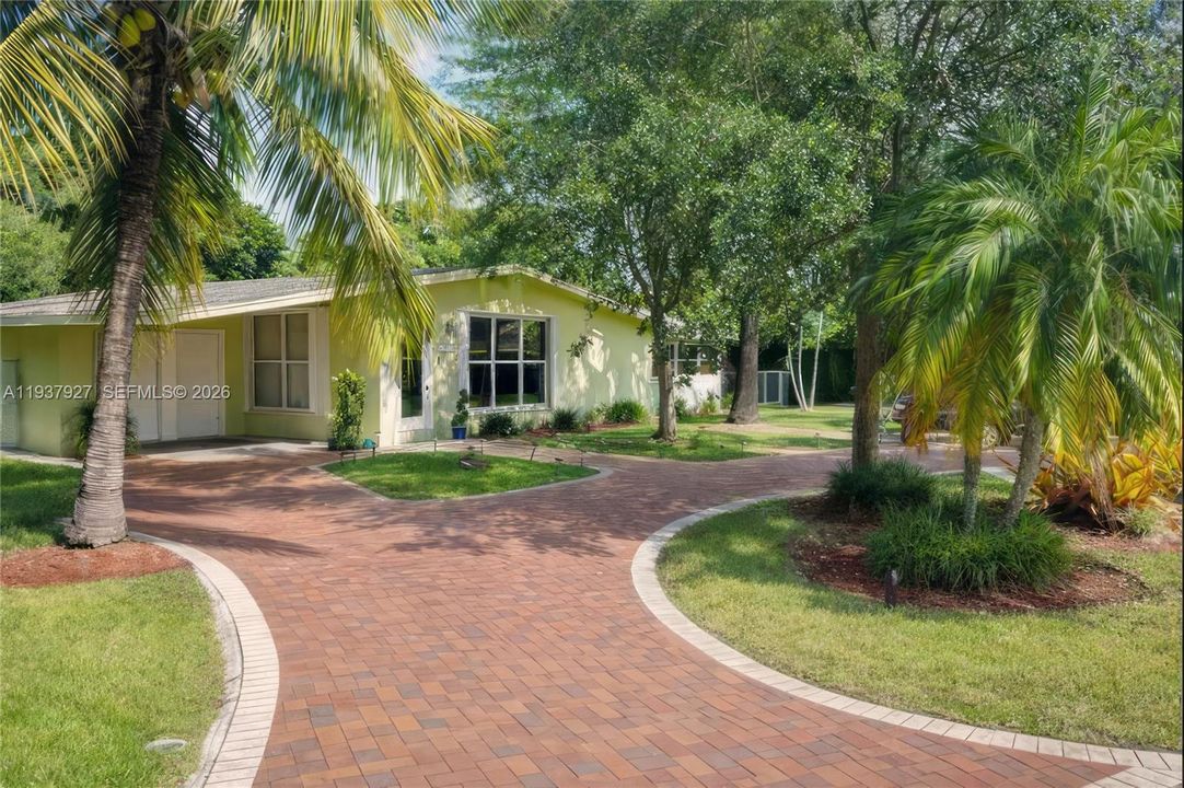 На продажу: $788,000 (4 спален, 2 ванн, 1395 Квадратных фут)