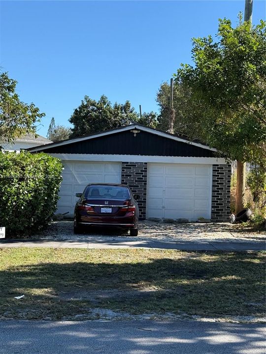 For Rent: $1,800 (2 beds, 1 baths, 800 Square Feet)