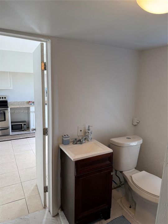 For Rent: $1,800 (2 beds, 1 baths, 800 Square Feet)