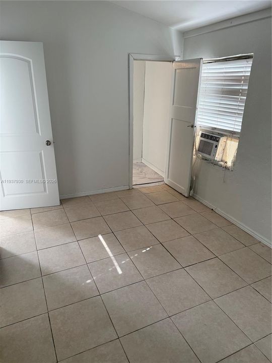 For Rent: $1,800 (2 beds, 1 baths, 800 Square Feet)