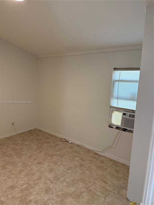 For Rent: $1,800 (2 beds, 1 baths, 800 Square Feet)