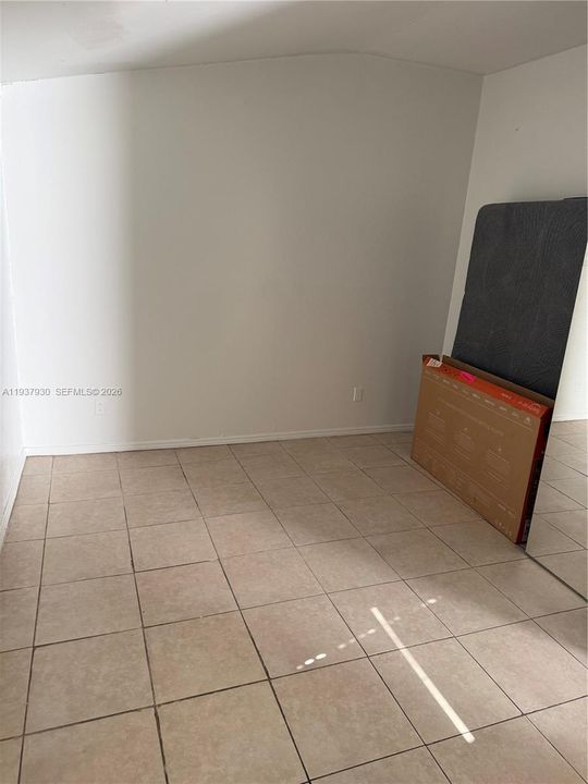 For Rent: $1,800 (2 beds, 1 baths, 800 Square Feet)