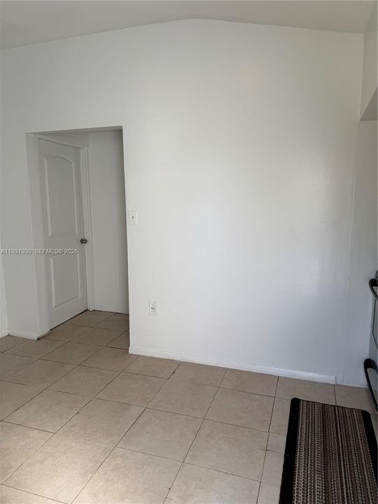 For Rent: $1,800 (2 beds, 1 baths, 800 Square Feet)