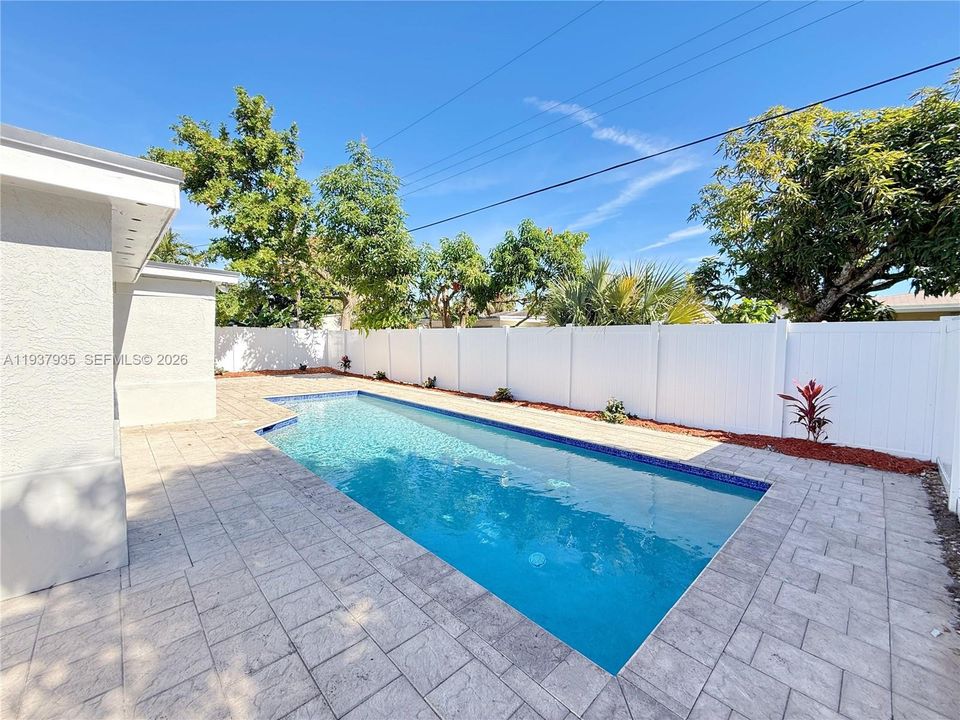 待售: $489,000 (4 贝兹, 2 浴室, 0 平方英尺)