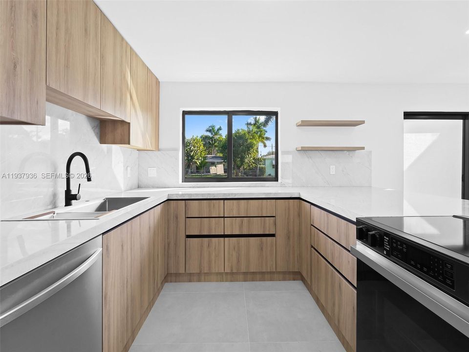 待售: $699,000 (3 贝兹, 2 浴室, 1648 平方英尺)