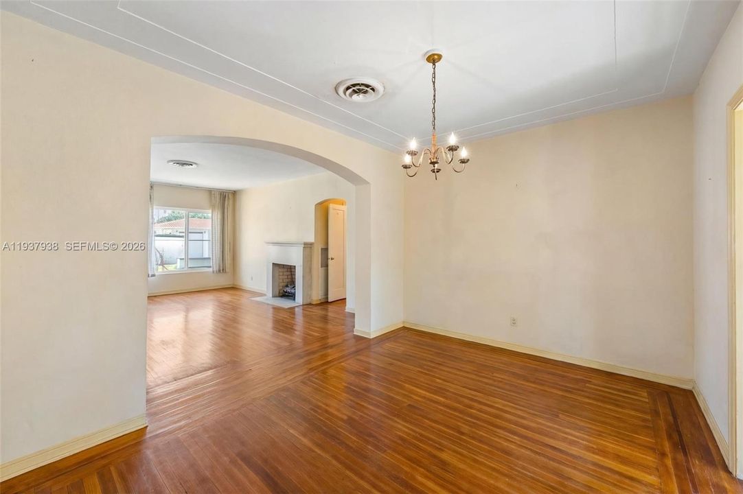 For Sale: $1,499,000 (3 beds, 2 baths, 1238 Square Feet)