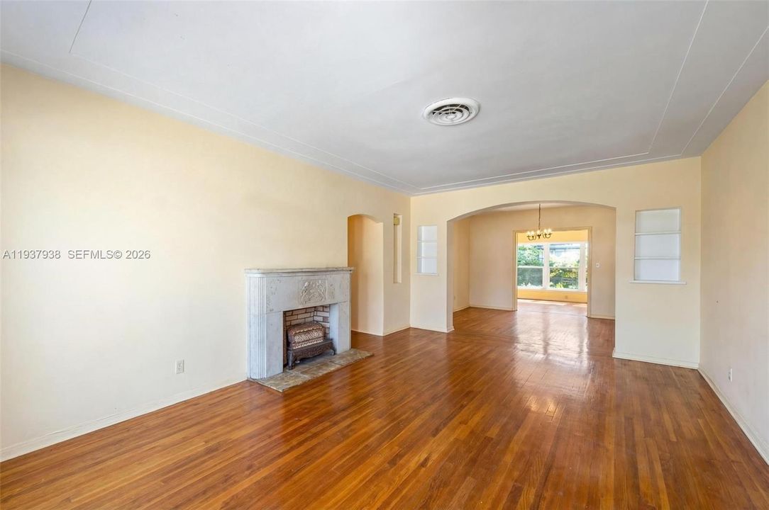 For Sale: $1,499,000 (3 beds, 2 baths, 1238 Square Feet)