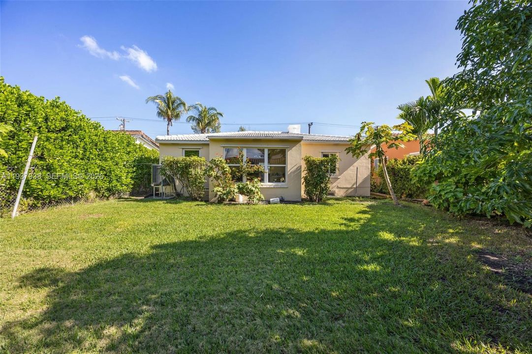 For Sale: $1,499,000 (3 beds, 2 baths, 1238 Square Feet)