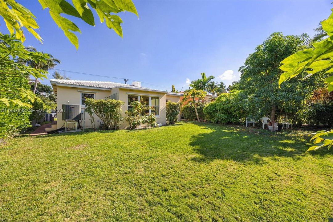 For Sale: $1,499,000 (3 beds, 2 baths, 1238 Square Feet)