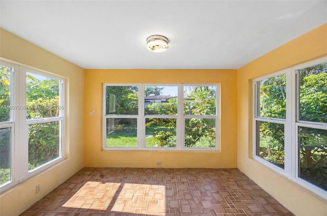 For Sale: $1,499,000 (3 beds, 2 baths, 1238 Square Feet)