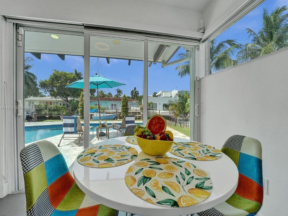 待售: $1,240,000 (3 贝兹, 2 浴室, 1080 平方英尺)