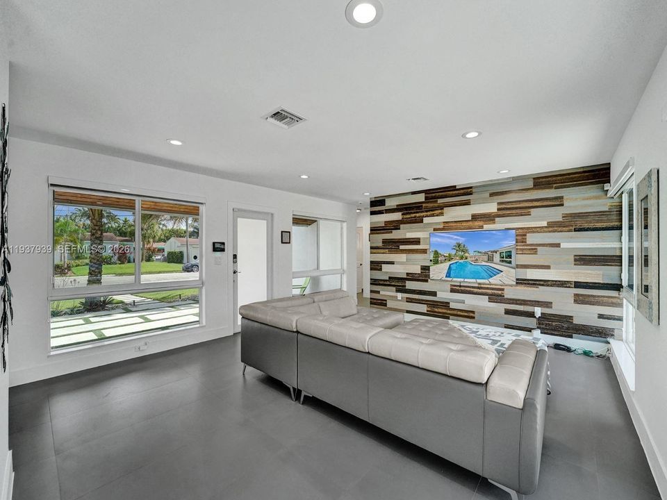 待售: $1,240,000 (3 贝兹, 2 浴室, 1080 平方英尺)