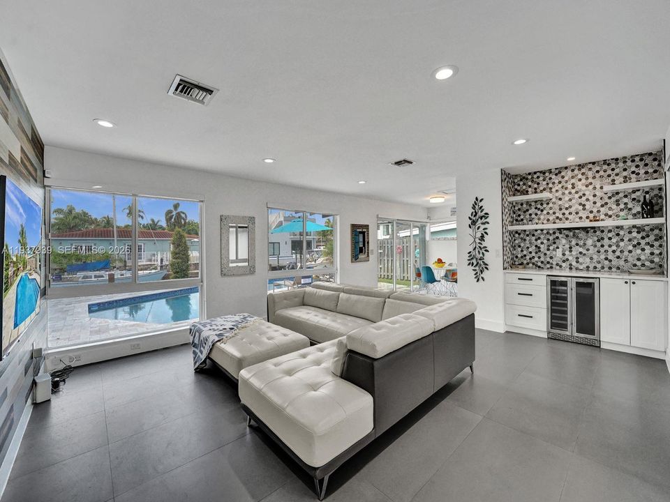 待售: $1,240,000 (3 贝兹, 2 浴室, 1080 平方英尺)