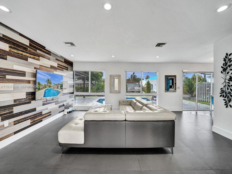 待售: $1,240,000 (3 贝兹, 2 浴室, 1080 平方英尺)