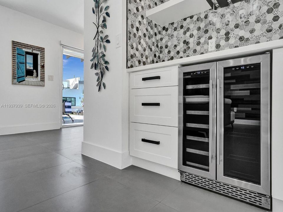 待售: $1,240,000 (3 贝兹, 2 浴室, 1080 平方英尺)