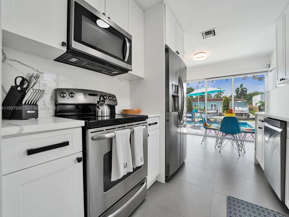 待售: $1,240,000 (3 贝兹, 2 浴室, 1080 平方英尺)