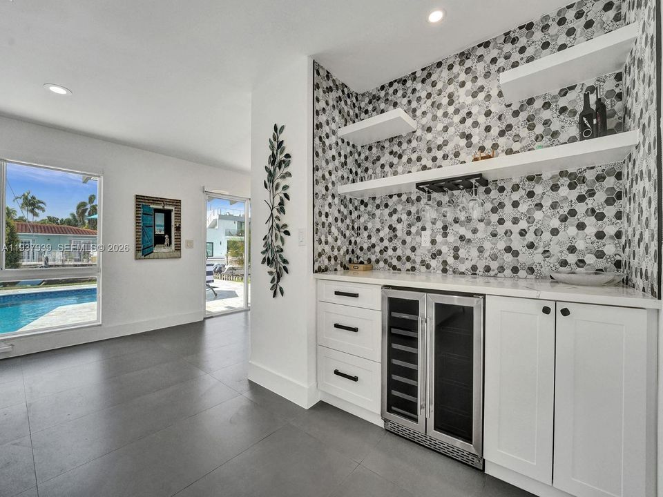 待售: $1,240,000 (3 贝兹, 2 浴室, 1080 平方英尺)