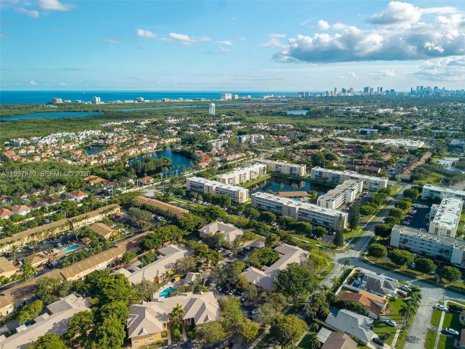 For Sale: $265,000 (2 beds, 2 baths, 935 Square Feet)