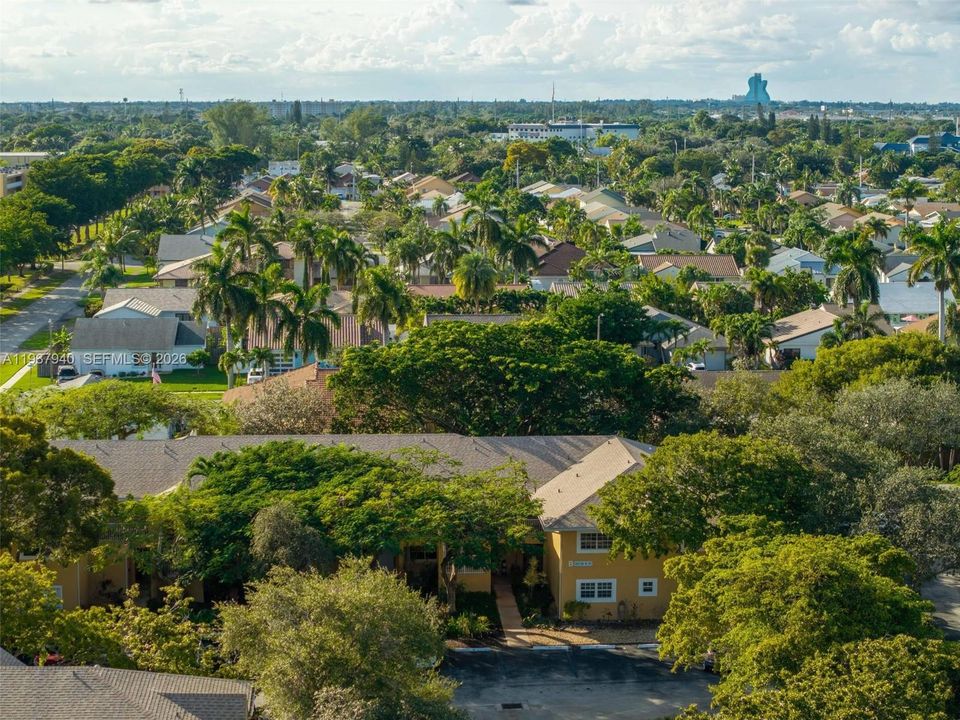 For Sale: $265,000 (2 beds, 2 baths, 935 Square Feet)