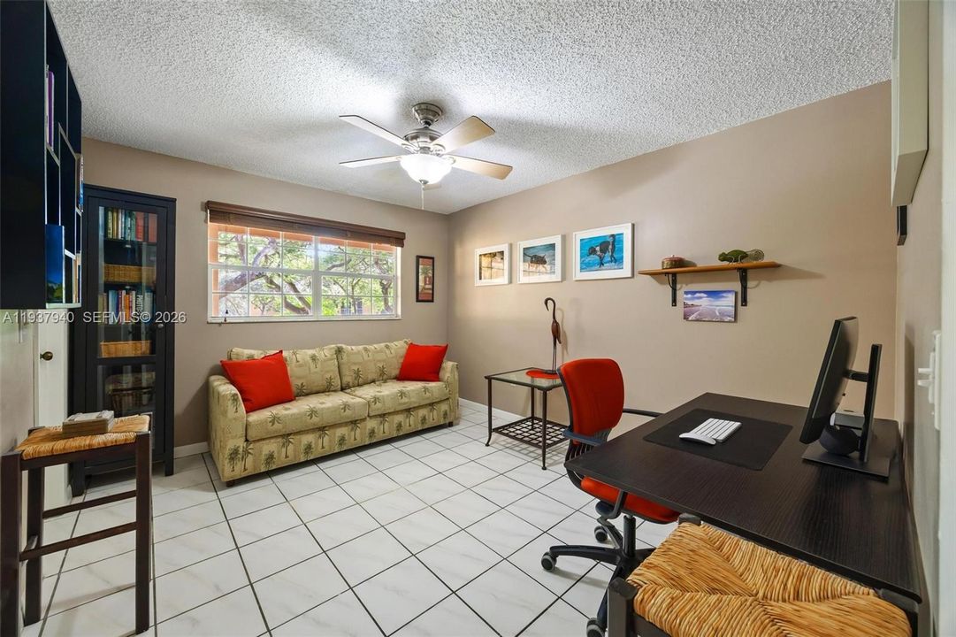 For Sale: $265,000 (2 beds, 2 baths, 935 Square Feet)