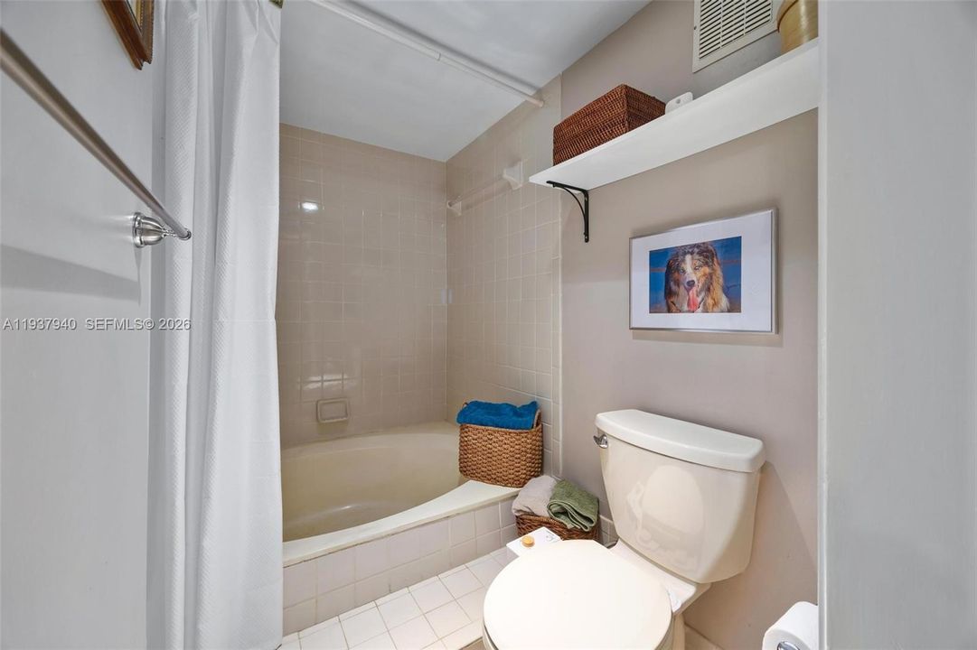 For Sale: $265,000 (2 beds, 2 baths, 935 Square Feet)