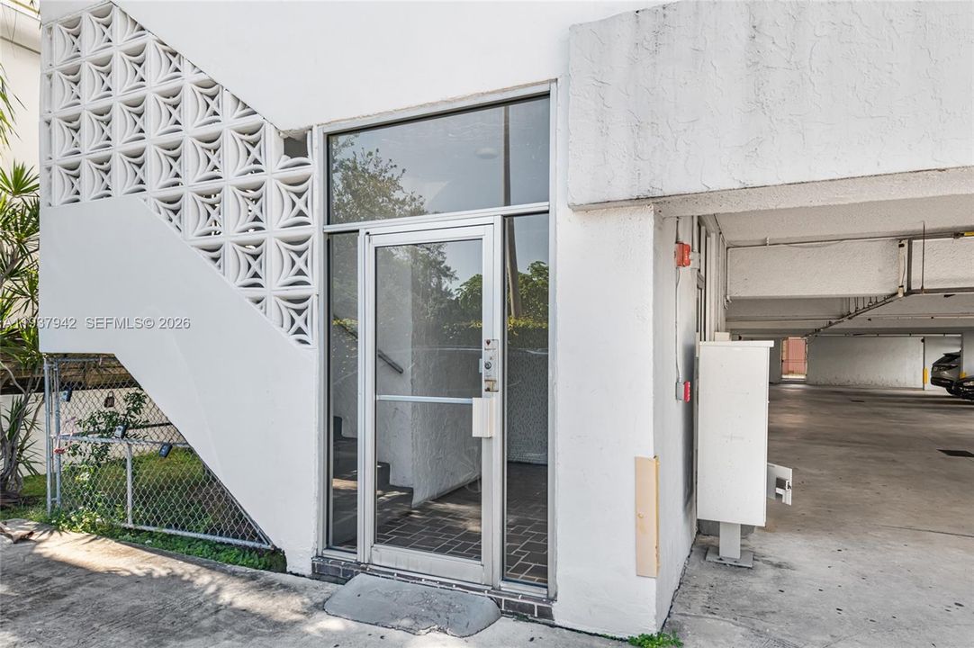 For Rent: $2,800 (1 beds, 1 baths, 785 Square Feet)