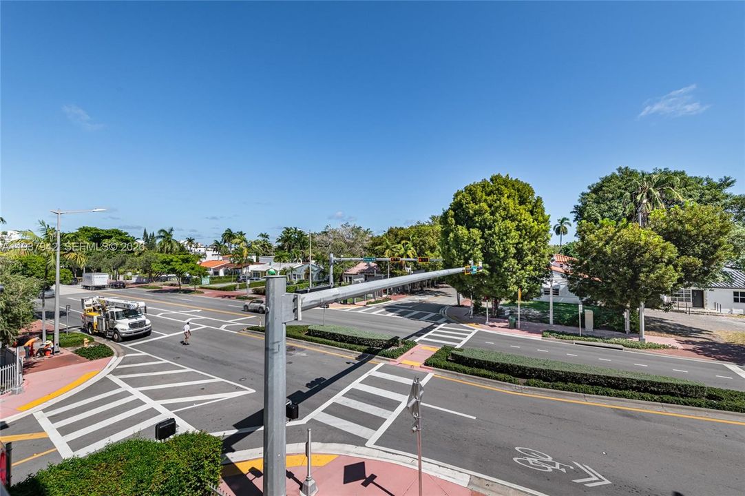 For Rent: $2,800 (1 beds, 1 baths, 785 Square Feet)