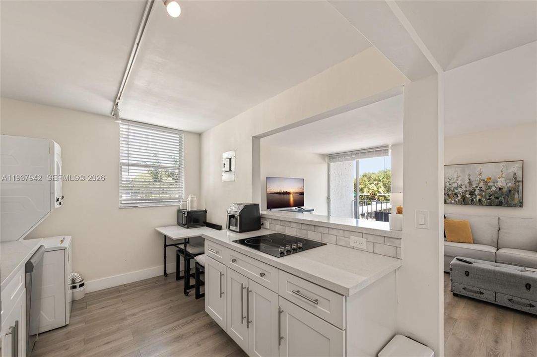 For Rent: $2,800 (1 beds, 1 baths, 785 Square Feet)