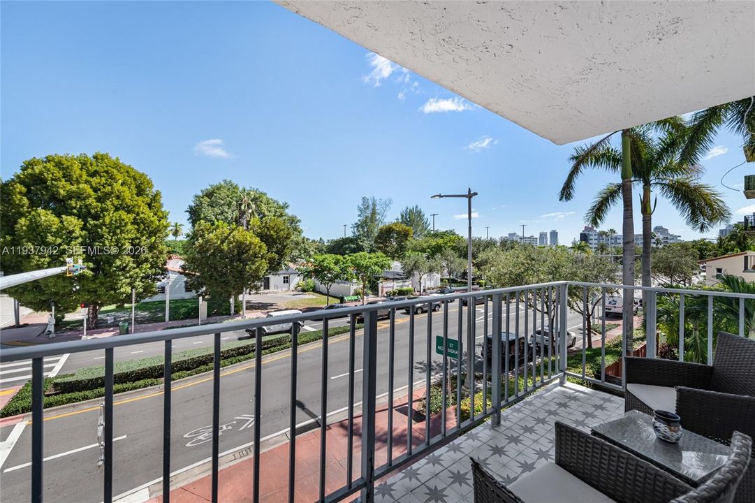 For Rent: $2,800 (1 beds, 1 baths, 785 Square Feet)