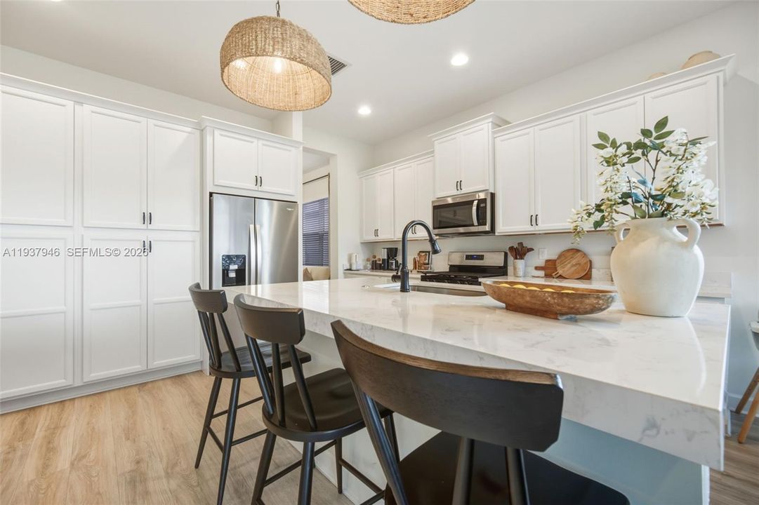 待售: $589,999 (3 贝兹, 2 浴室, 1913 平方英尺)