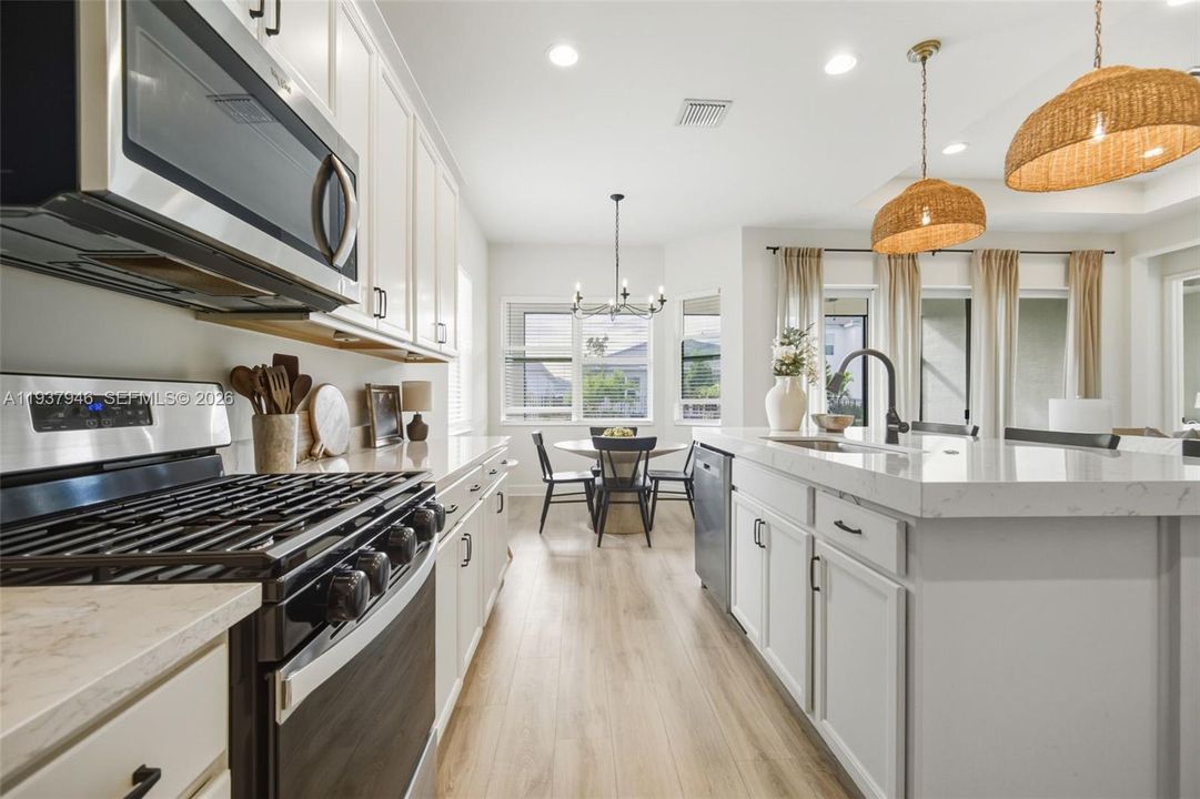 待售: $589,999 (3 贝兹, 2 浴室, 1913 平方英尺)