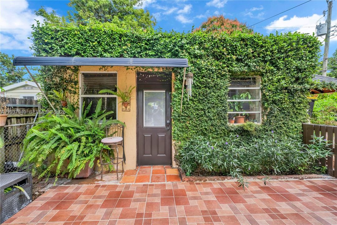 合同活跃: $775,000 (4 贝兹, 2 浴室, 2084 平方英尺)