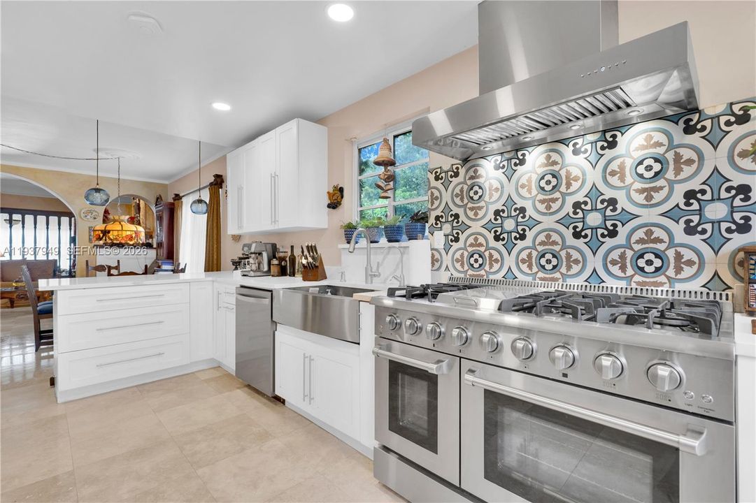 合同活跃: $775,000 (4 贝兹, 2 浴室, 2084 平方英尺)