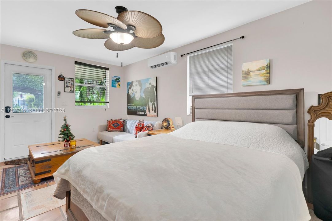 合同活跃: $775,000 (4 贝兹, 2 浴室, 2084 平方英尺)