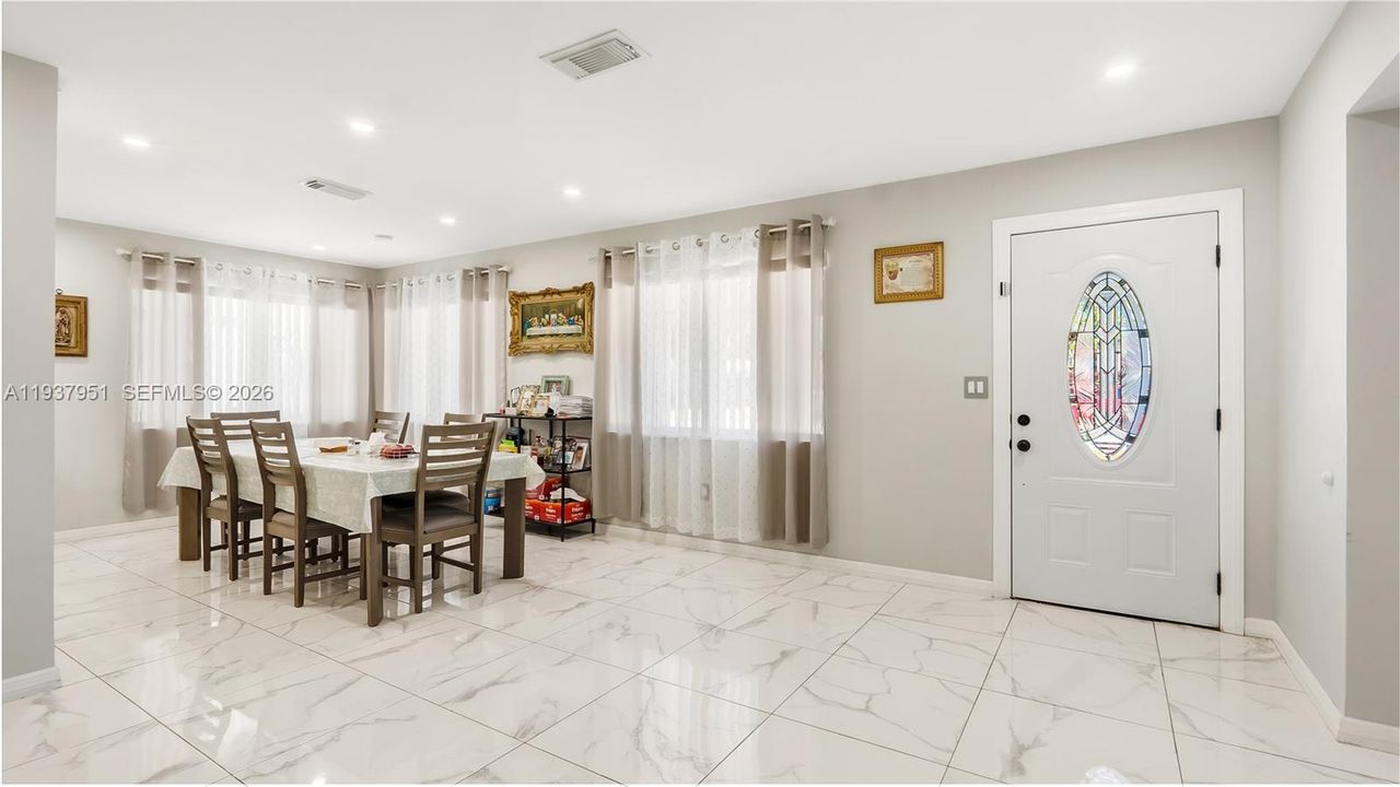 待售: $550,000 (3 贝兹, 2 浴室, 1780 平方英尺)