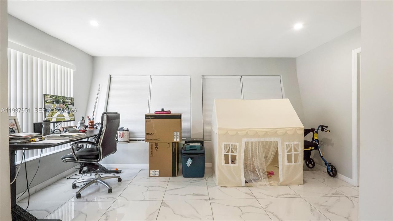 待售: $550,000 (3 贝兹, 2 浴室, 1780 平方英尺)