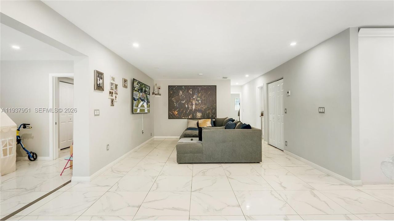 待售: $550,000 (3 贝兹, 2 浴室, 1780 平方英尺)