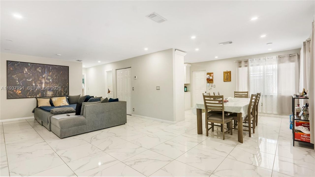 待售: $550,000 (3 贝兹, 2 浴室, 1780 平方英尺)