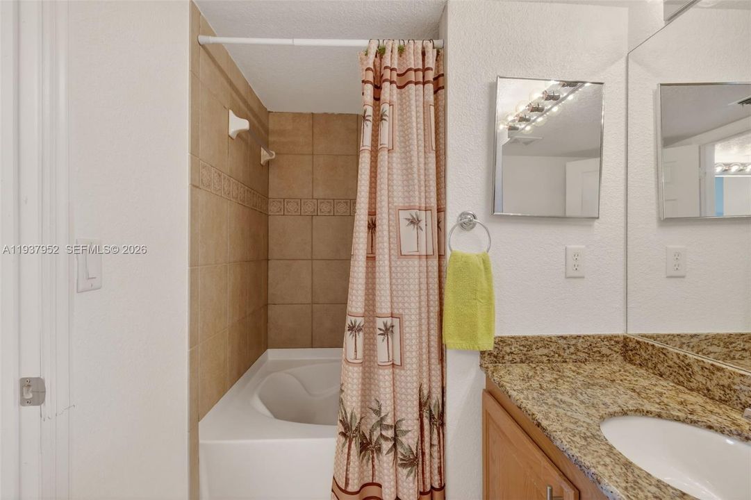 待售: $209,000 (2 贝兹, 2 浴室, 960 平方英尺)