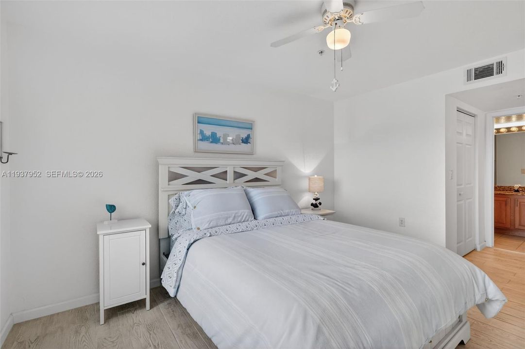 待售: $209,000 (2 贝兹, 2 浴室, 960 平方英尺)