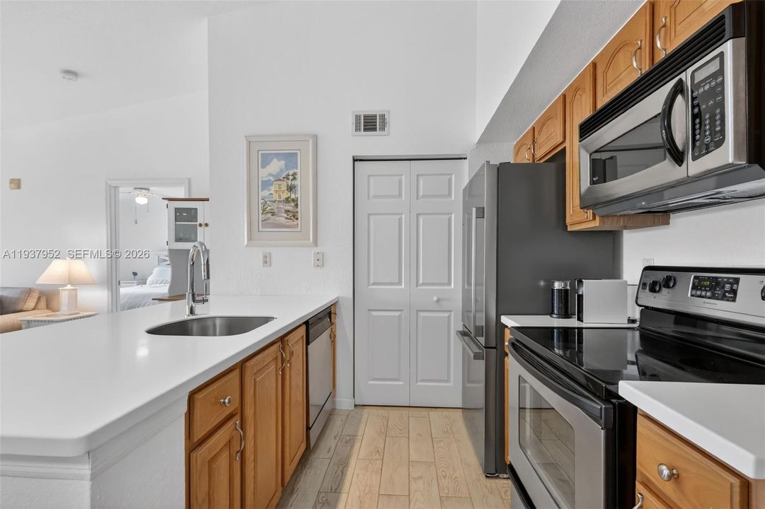 待售: $209,000 (2 贝兹, 2 浴室, 960 平方英尺)