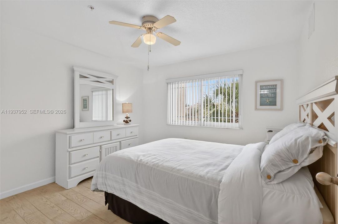 待售: $209,000 (2 贝兹, 2 浴室, 960 平方英尺)