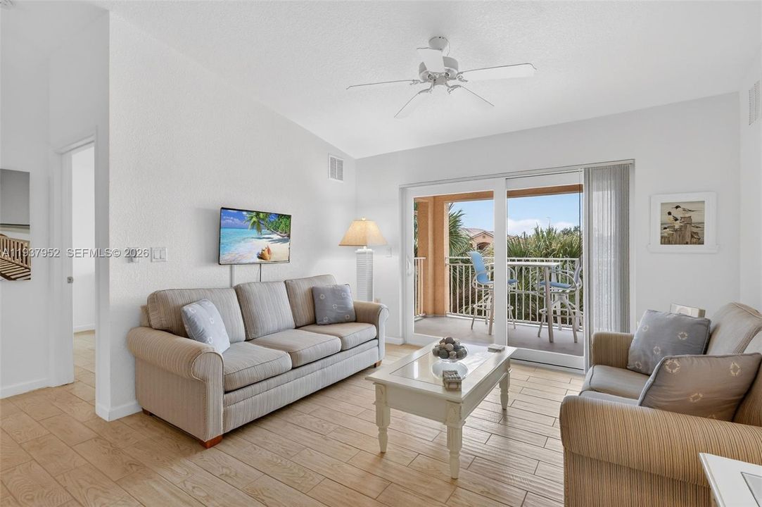 待售: $209,000 (2 贝兹, 2 浴室, 960 平方英尺)