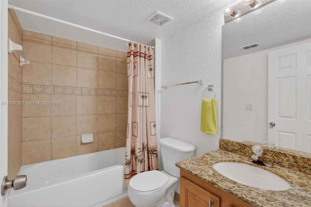 待售: $209,000 (2 贝兹, 2 浴室, 960 平方英尺)