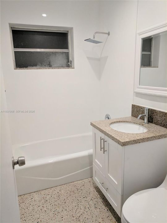 出租: $1,895 (2 贝兹, 1 浴室, 725 平方英尺)