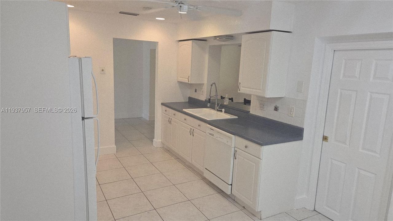 В аренду: $3,000 (3 спален, 2 ванн, 1629 Квадратных фут)