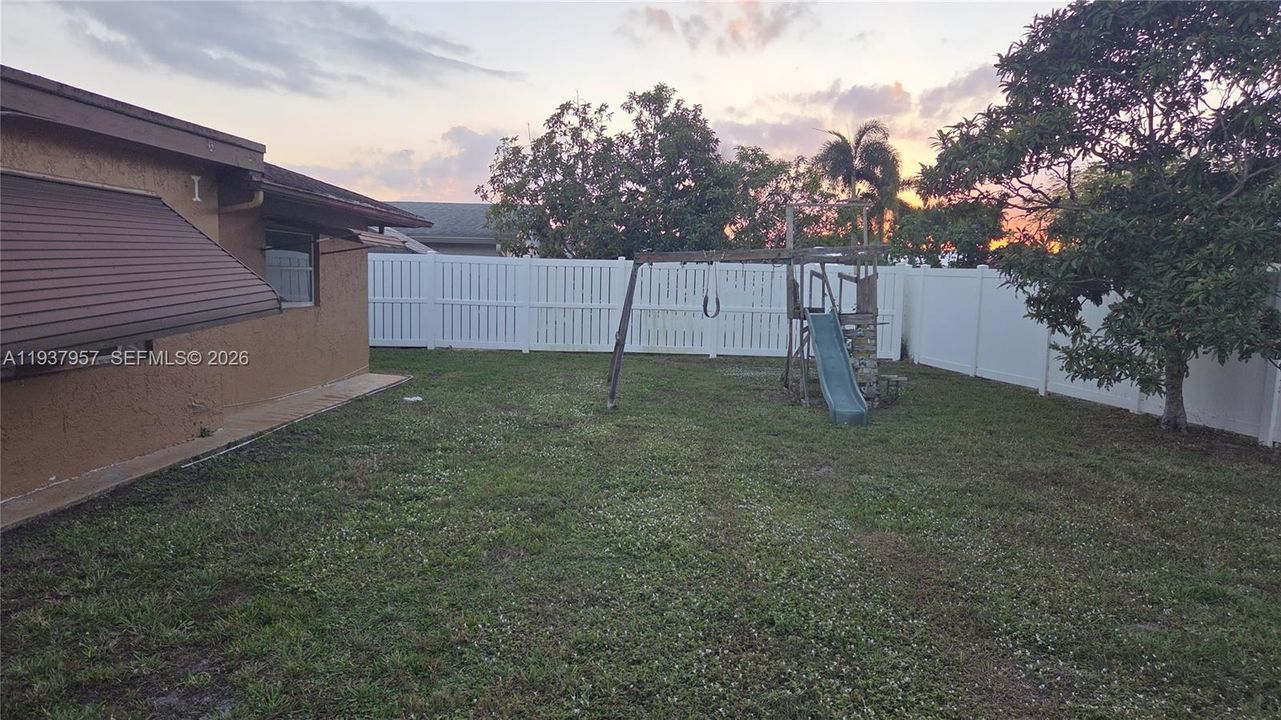 В аренду: $3,000 (3 спален, 2 ванн, 1629 Квадратных фут)