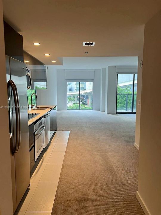 В аренду: $2,350 (0 спален, 1 ванн, 551 Квадратных фут)